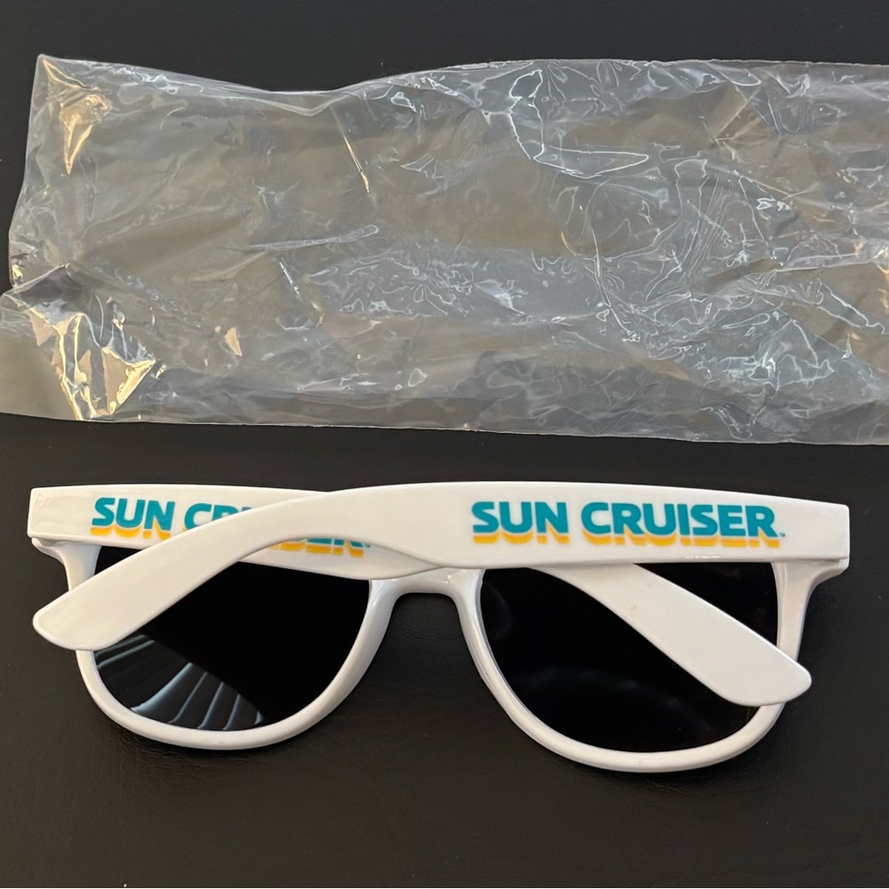 Sun Cruiser Adult Beverages Souvenir White Sunglasses Standard Average Size - Picture 5 of 10